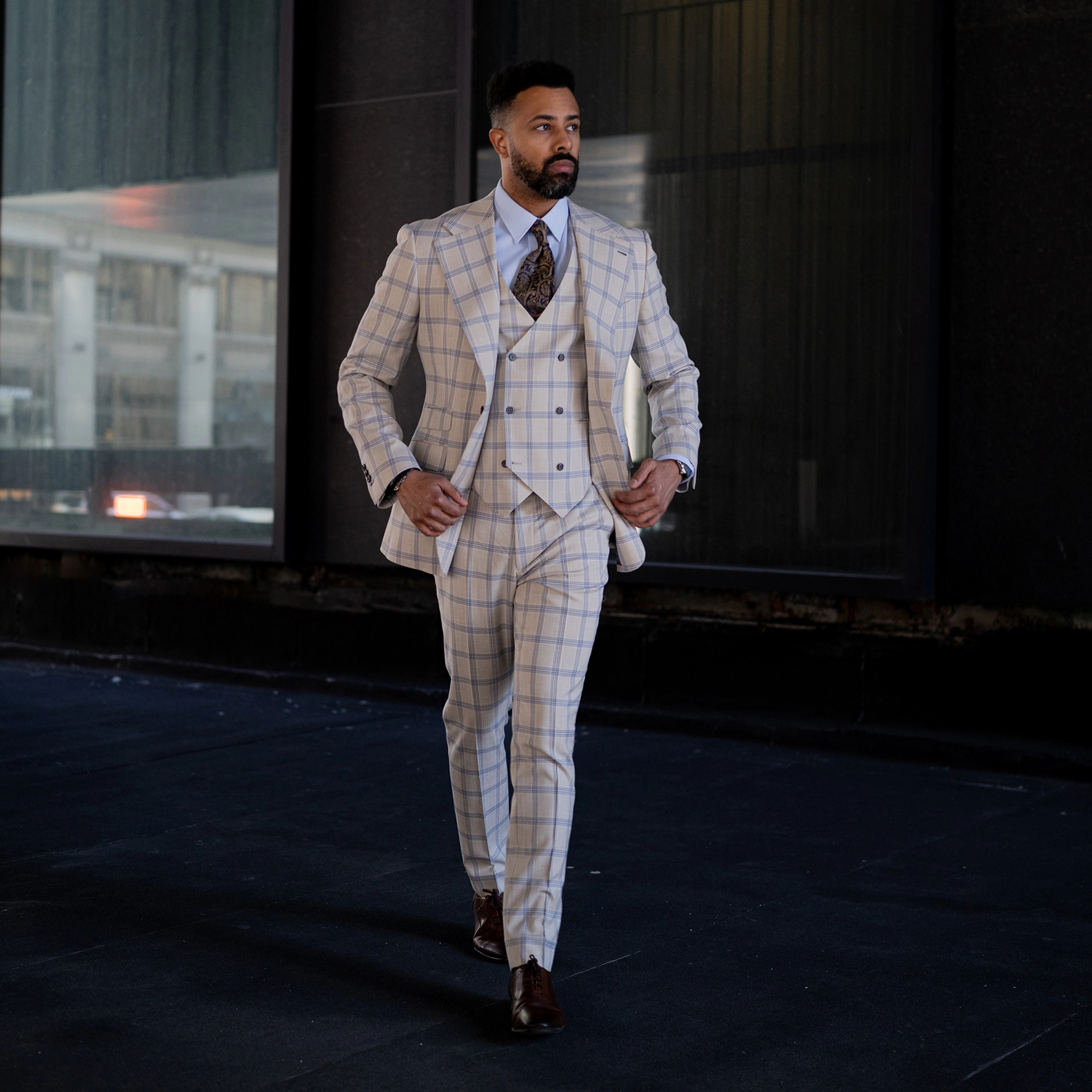 Made-to-Measure vs Off-the-Rack Suits: What are the Differences?