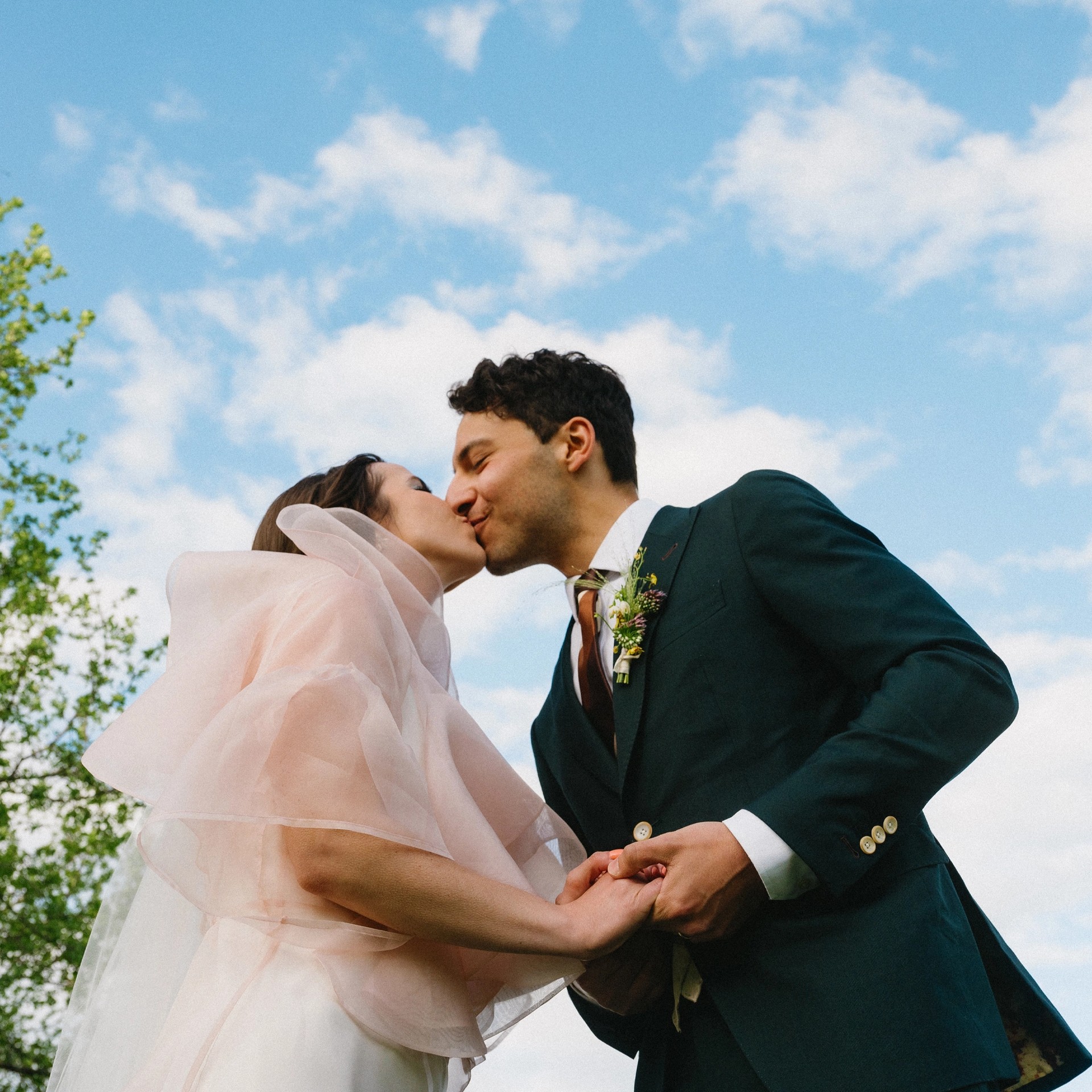 RAISONS POUR LESQUELLES JE DEVRAIS CHOISIR EN COSTUME SUR MESURE POUR MON MARIAGE EN 2023