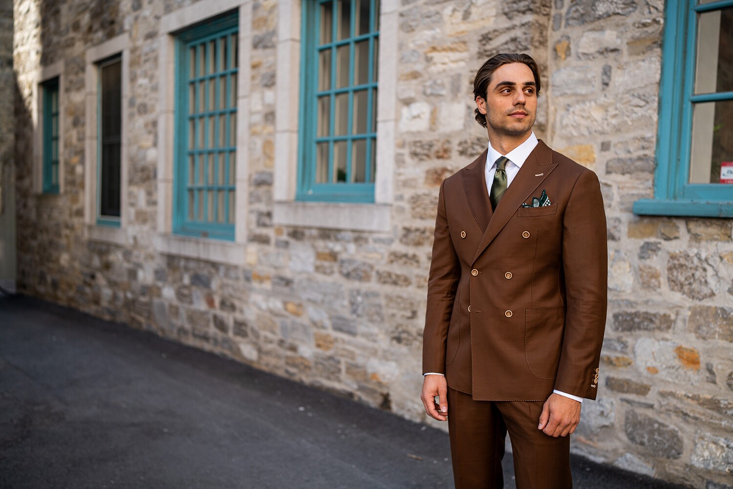 Brown double-breasted custom suit with peak lapels, patch pockets, and pick stitching, custom suits Laval, SUITABLEE