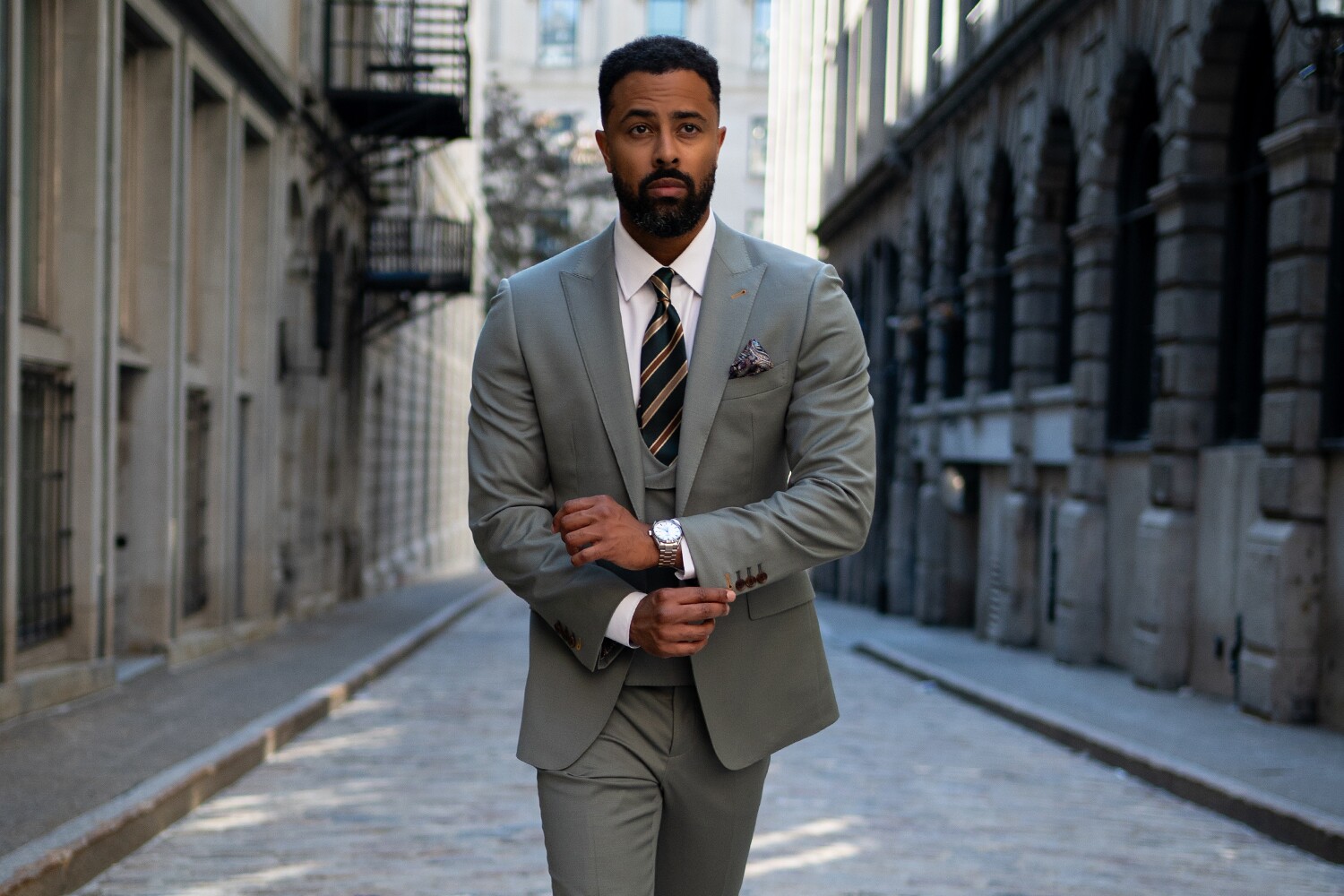 Business Suits in Toronto: Why Professionals Choose SUITABLEE
