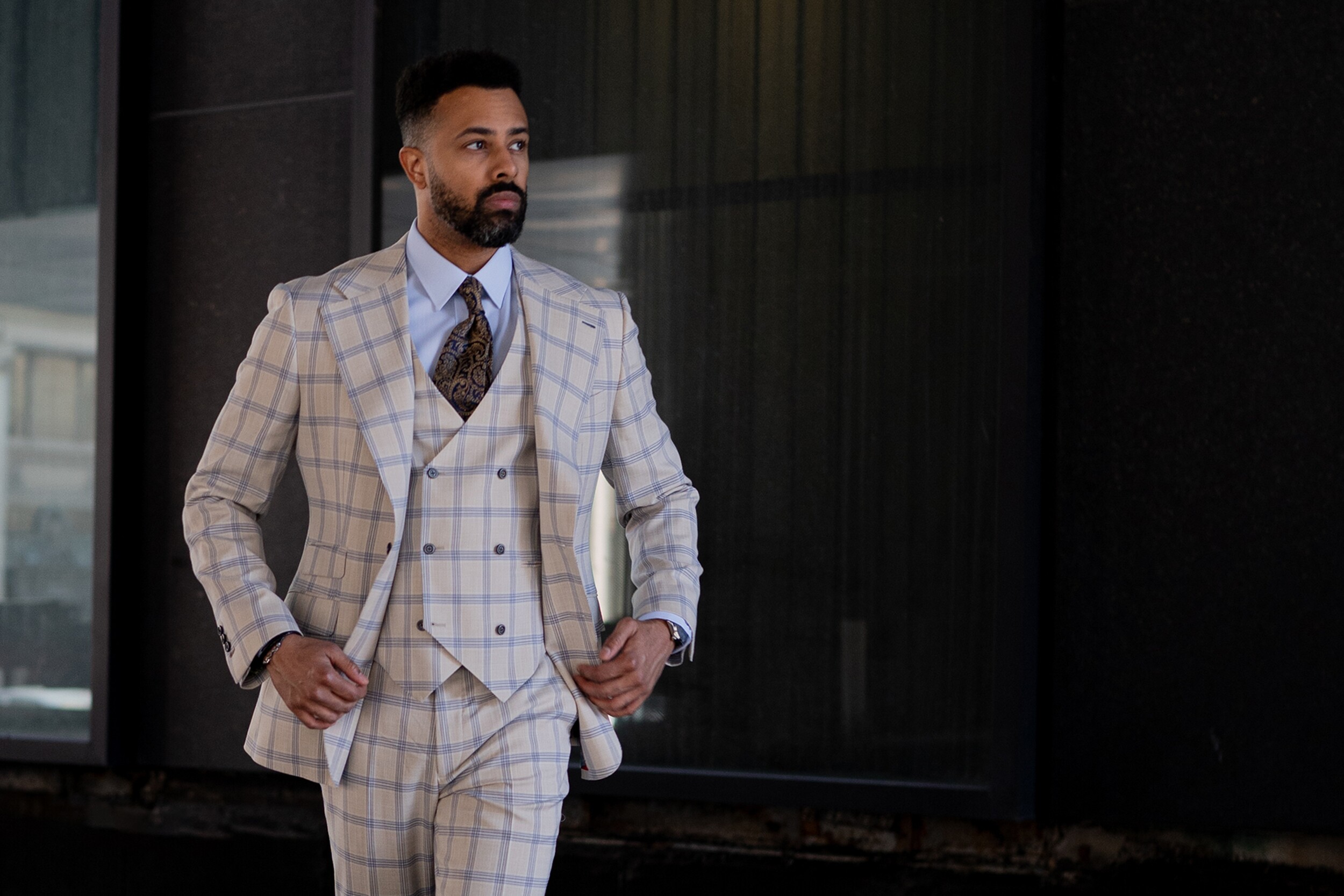 Made-to-Measure vs Off-the-Rack Suits: What are the Differences?
