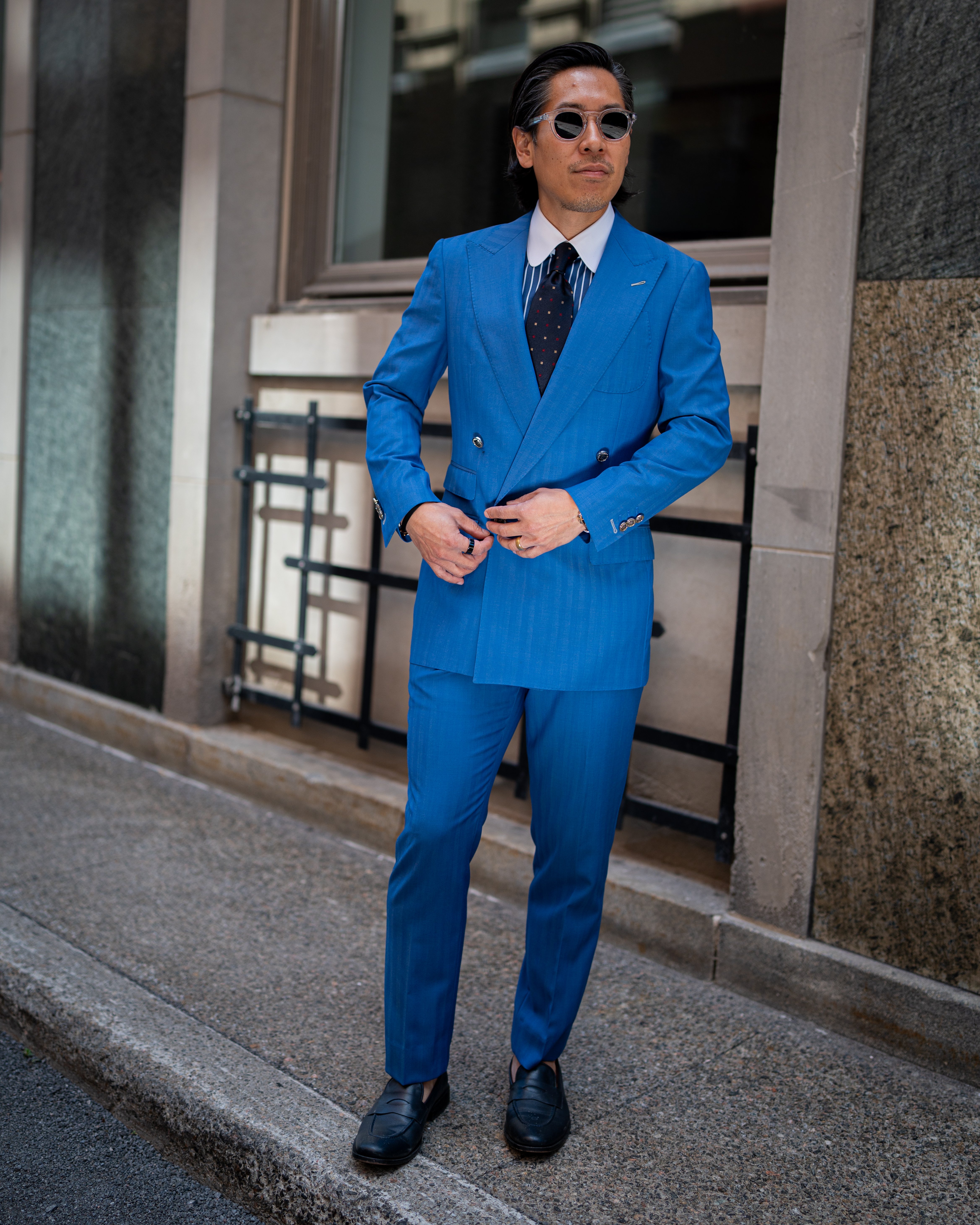 blue-double-breasted-wool-suit-urban-look_2.jpg