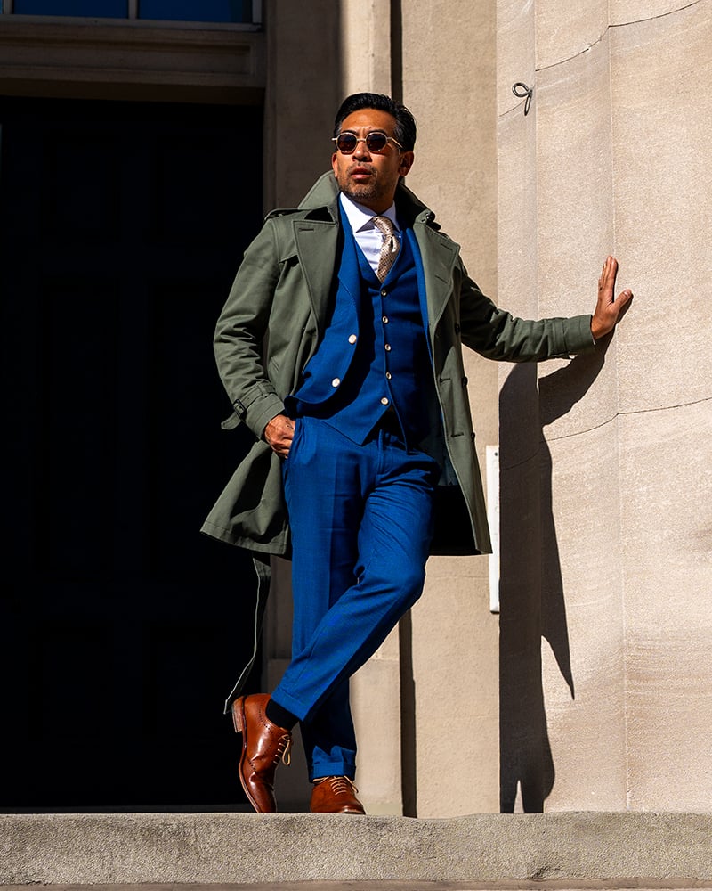 costume-affaires-homme-bleu-trois-pieces-manteau-toronto.jpg