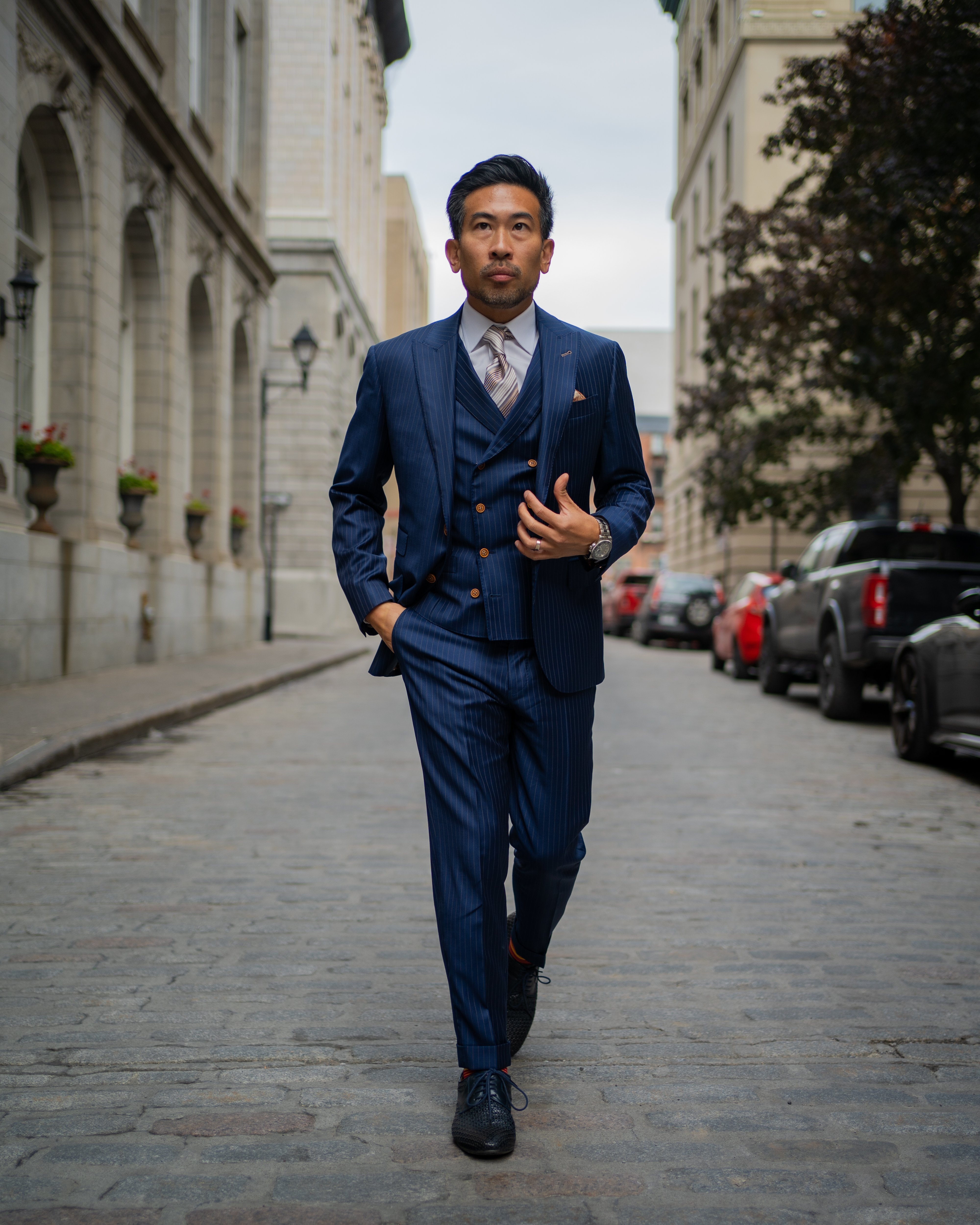 custom-navy-pinstripe-suit-walking.jpg_1.jpg custom-navy-pinstripe-suit-walking.jpg_1.jpg