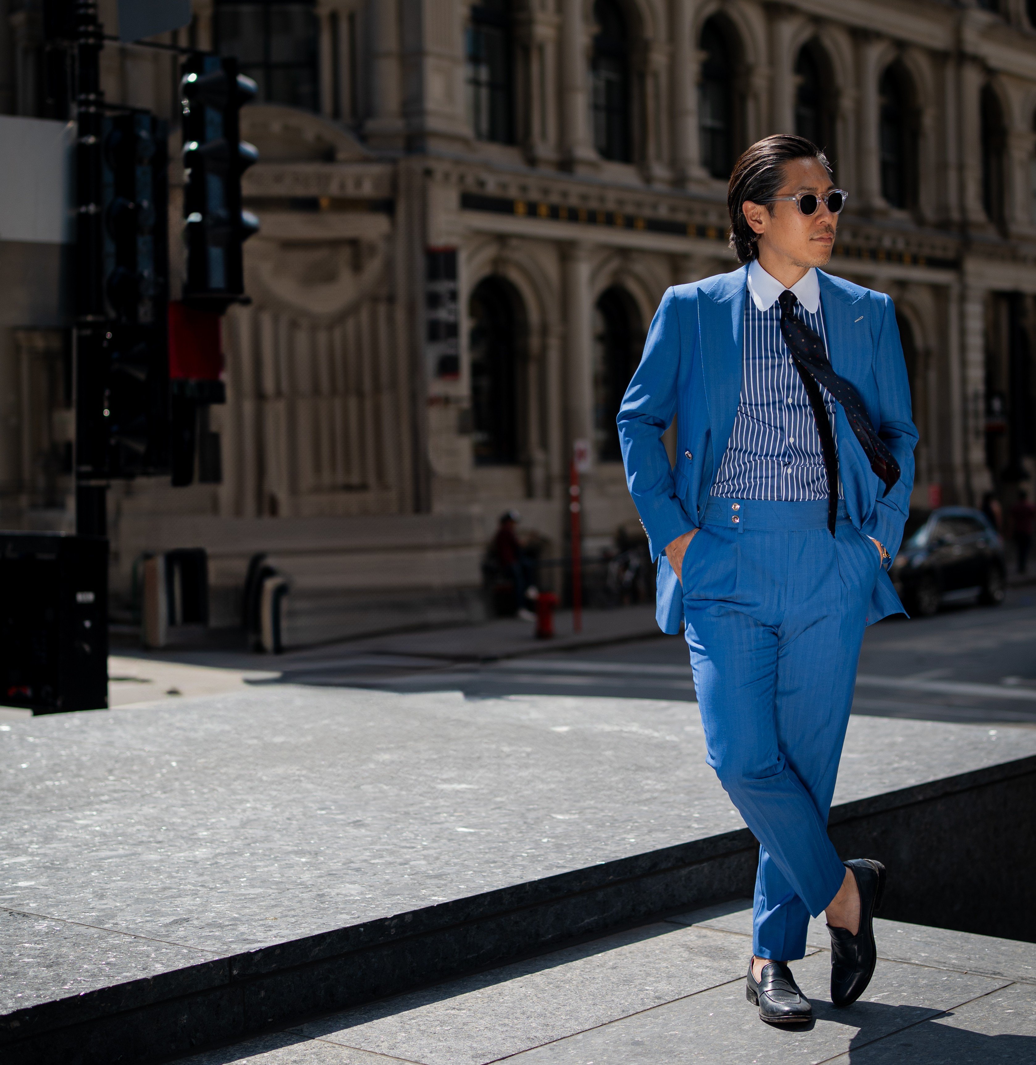 man-blue-tailored-suit-street-style.jpg