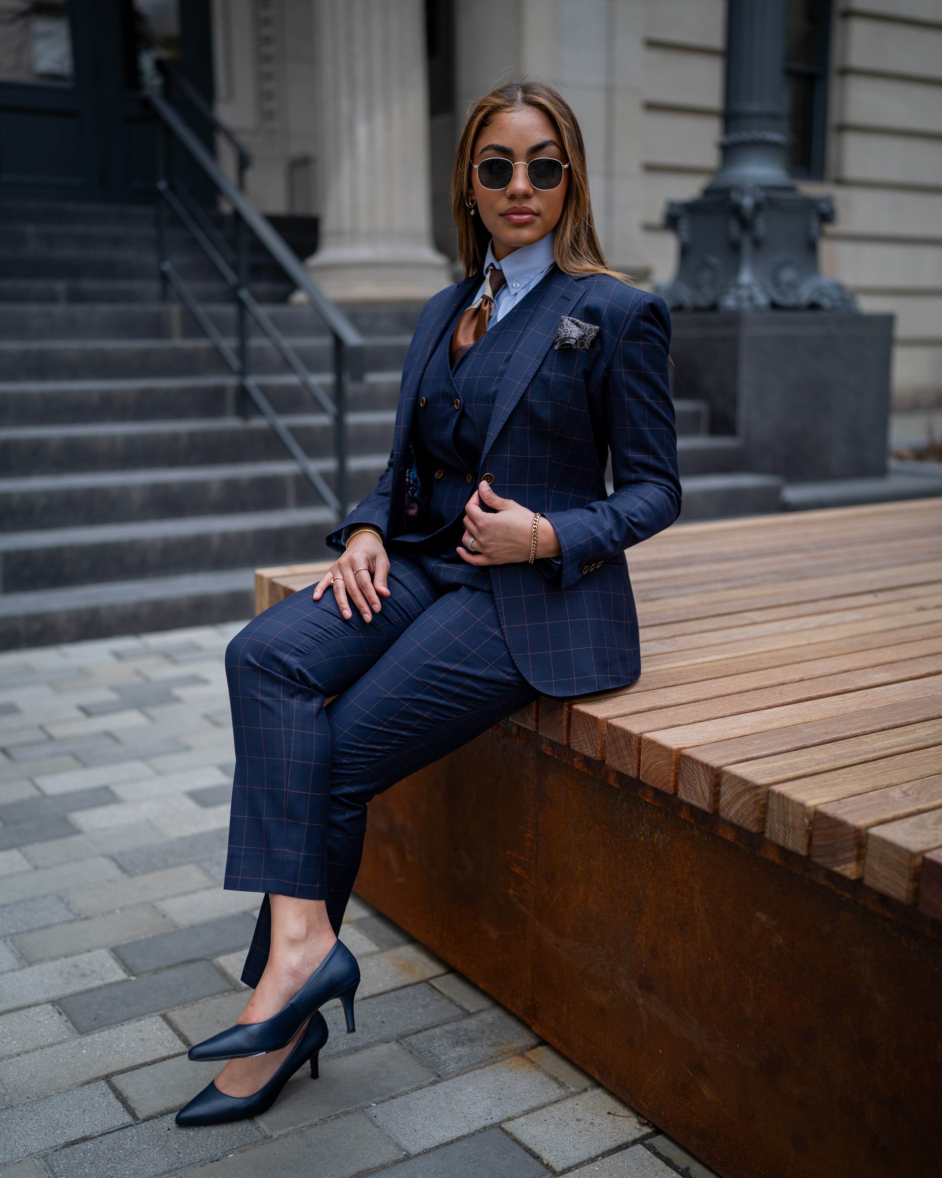 professional-woman-wearing-navy-check-suit.jpg_1.jpg