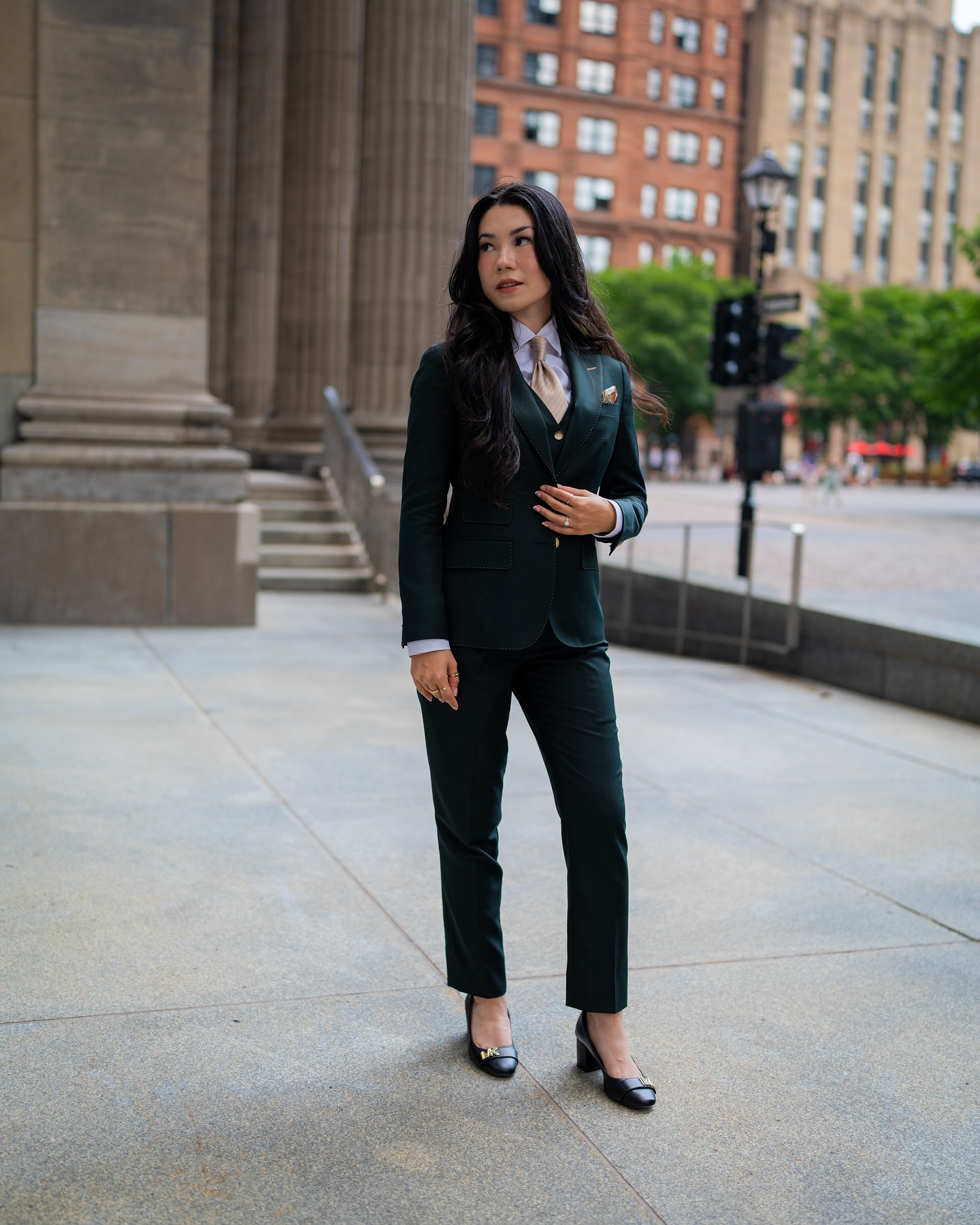 womens-dark-green-tailored-suit-modern-elegance.jpg womens-dark-green-tailored-suit-modern-elegance.jpg