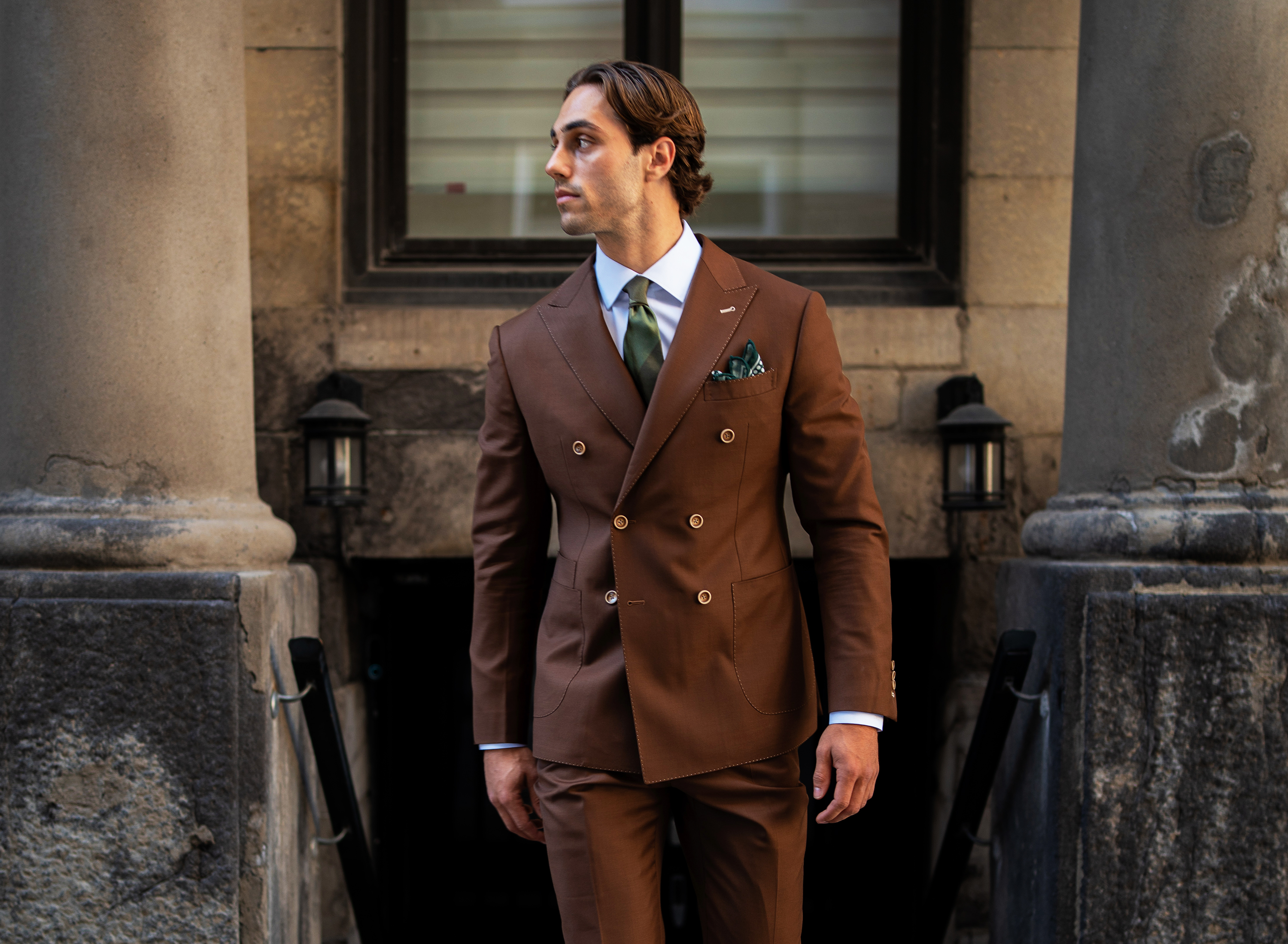 Comment mettre un costume à double boutonnage